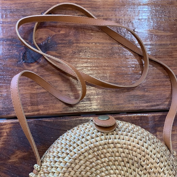 Collection Eighteen Round Rattan Crossbody Bag - Picture 4 of 13
